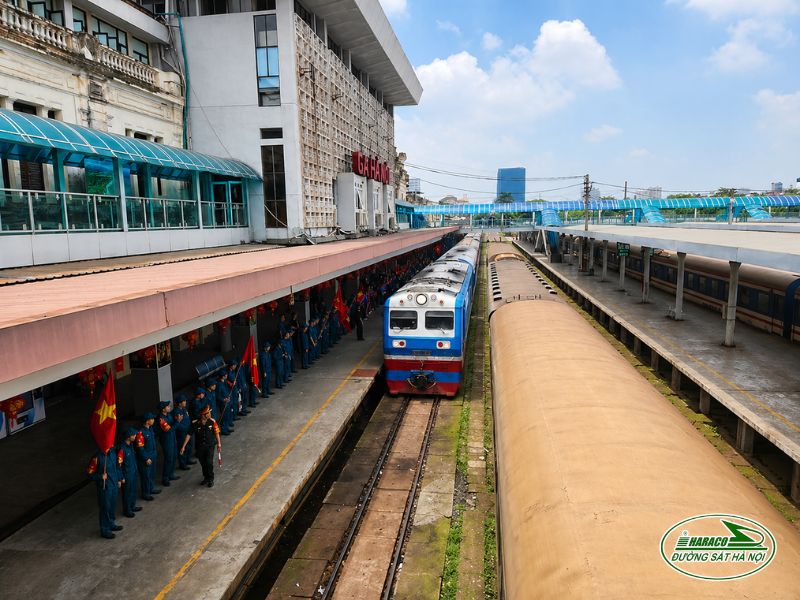 Tàu Ninh Bình Tháp Chàm Tàu Ninh Bình Tháp Chàm